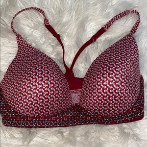Never worn Victoria Secret no wire bra